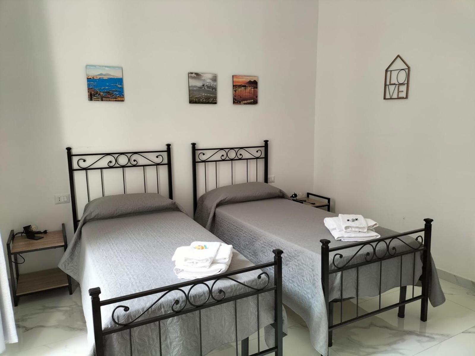 Lumacors House Bed & Breakfast Napoli Bagian luar foto